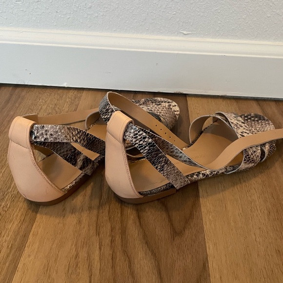 Snakeskin Flat Sandals Banana Republic 7.5 - Picture 4 of 6